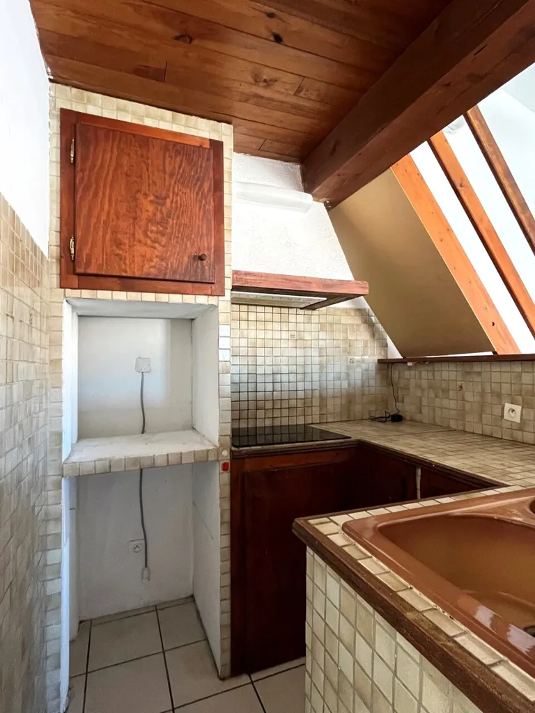 Kitchen - Studio with Private Parking in Istres