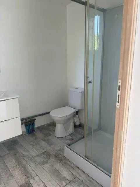 Salles de bain - Studio avec Jardin à Auneau-Bleury-Saint-Symphorien