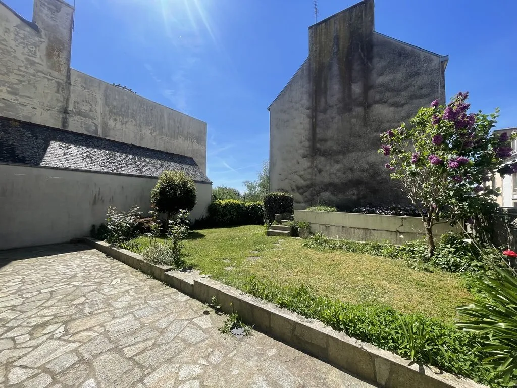 Aed - City House with Garden in Douarnenez