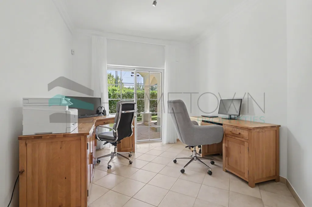 Studio - 5-Bed Villa with Pool in Vila Sol, Loulé
