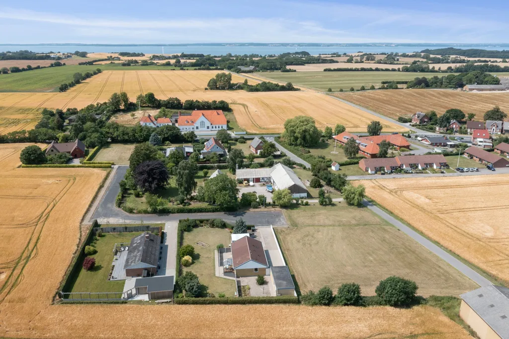 Õhuvaade - Year-Round Plot with 5G Coverage in Tranekær