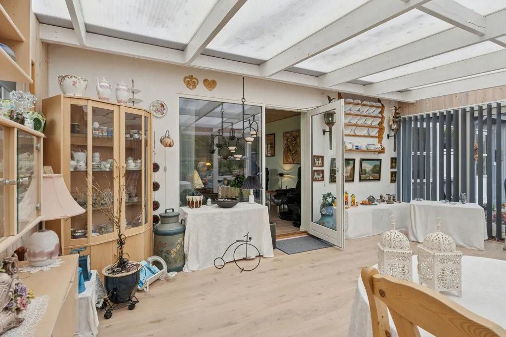 Terrazza - Well-Built Summerhouse with Garden in Skellet