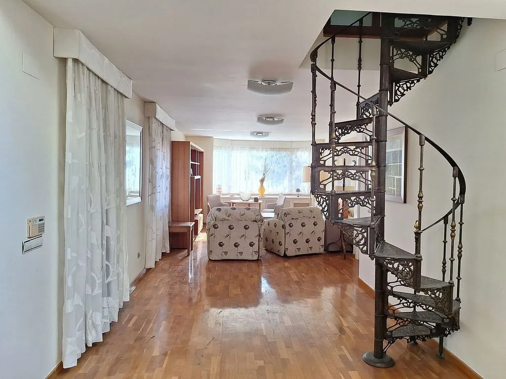 Toad - Detached House with Spa in Elche