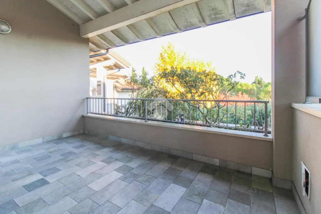 Terrass - Trilocale with Private Balcony in Roè Volciano