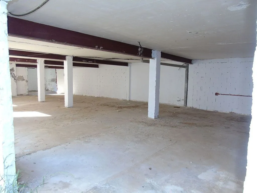 Garaaž - Chalet to Renovate with Garden in Ceutí