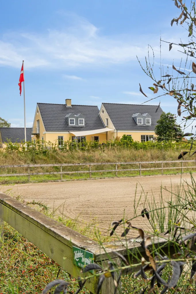 Välivaade - Villa with Equestrian Facilities in Hillerød