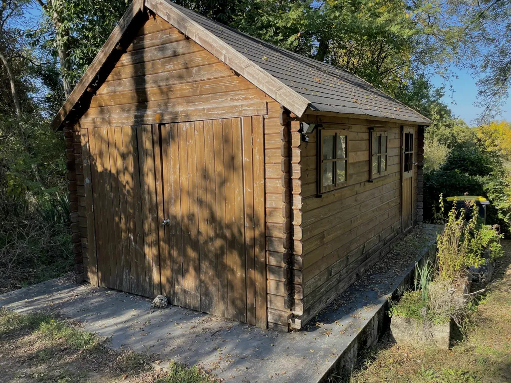 Extérieur - Maison en Pierre avec Piscine et Vue Nature