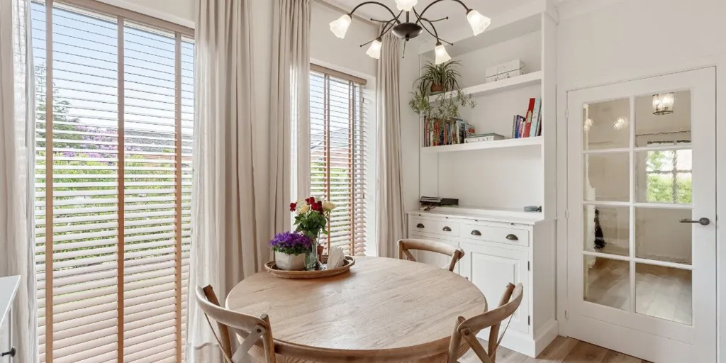 Salle à manger - Maison Charmante avec Jardin à Herk-de-Stad