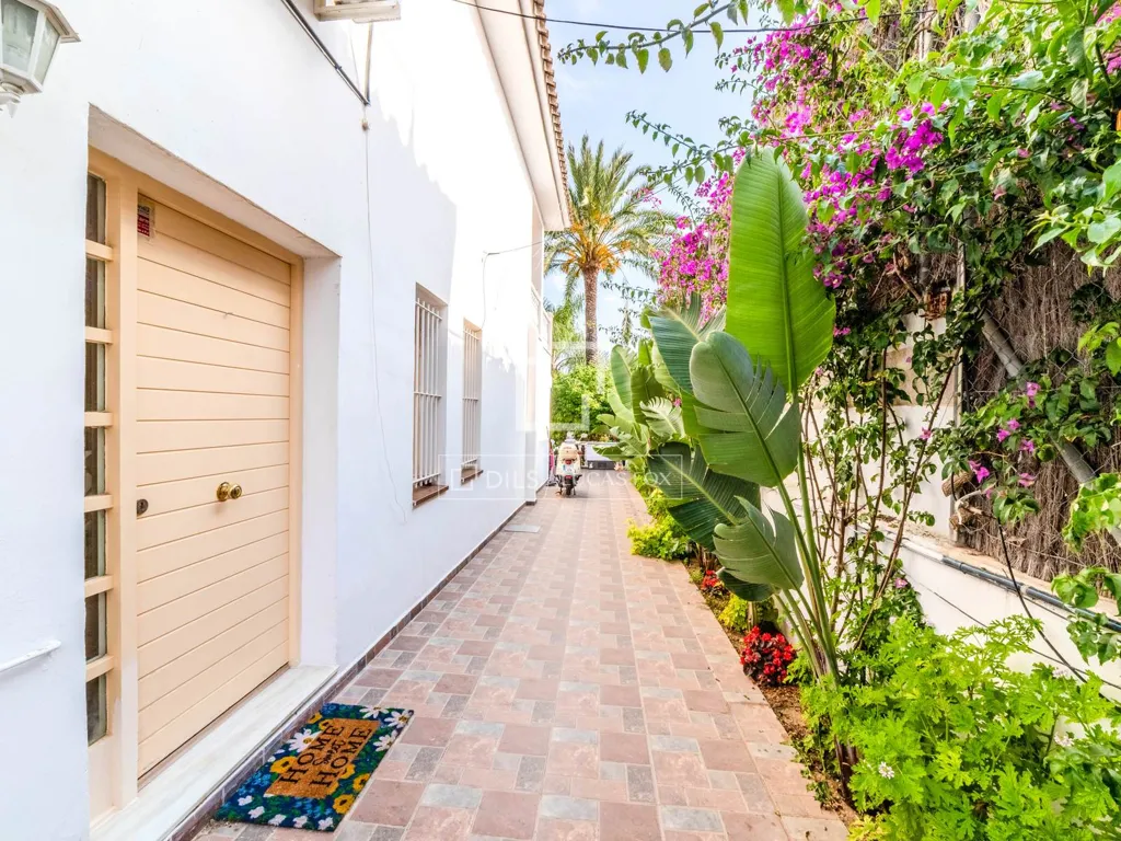 Välivaade - Six-Bedroom House with Pool in Levantina