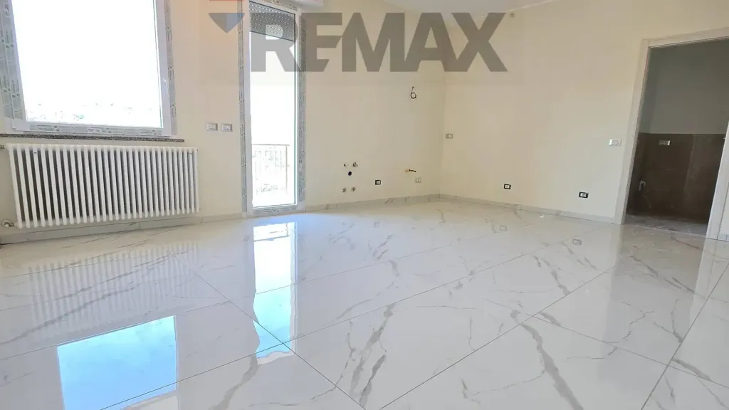 Pièces - Rustic Apartment with Balcony in Serravalle