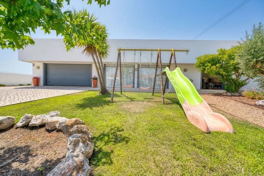 Aed - Luxury Villa with Extensive Land in Torres Novas