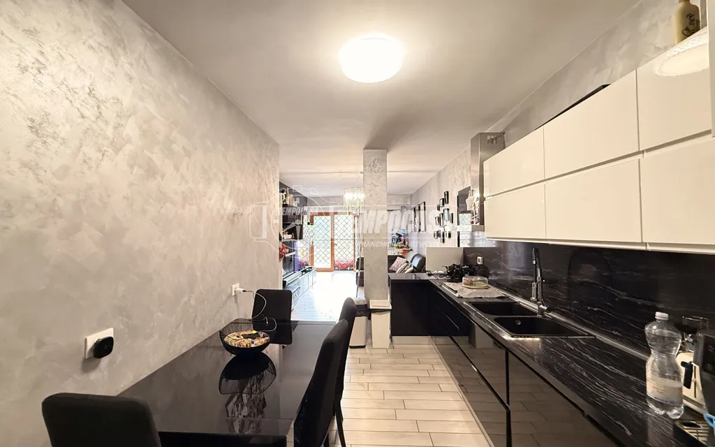 Cuisine - Rustic 2-Bedroom Flat with Private Garden in Rome