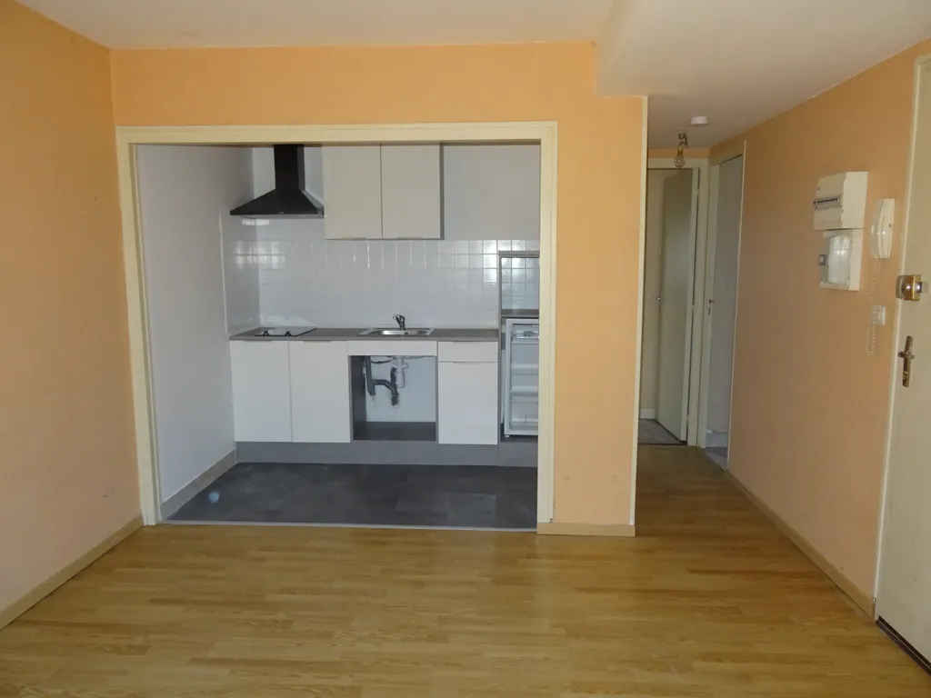 Cuisine - Appartement 1 Pièce dans Immeuble Calme à Orléans