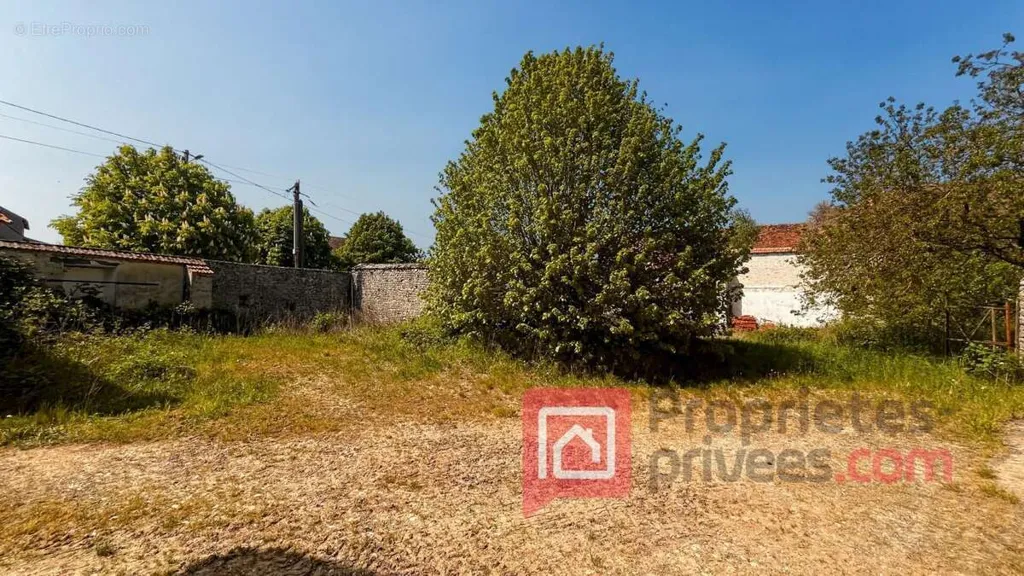 Giardino - Rural Property with Barns near Sermaises