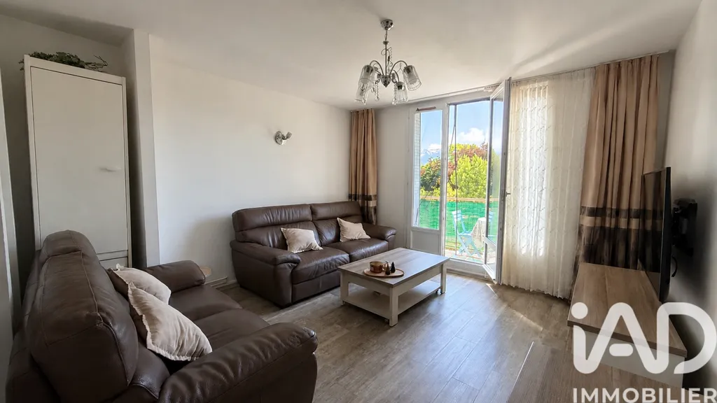 Séjour - Appartement avec balcon et parking à Fontaine