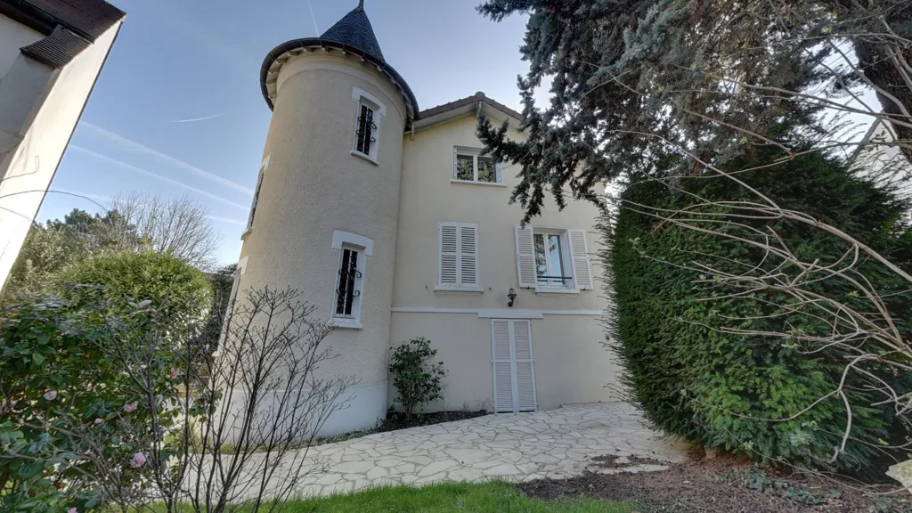 Extérieur - Maison avec Terrasse et Jardin à Bry-sur-Marne