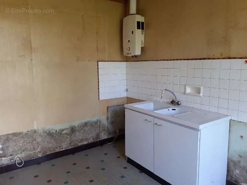 Cucina - Rustic Property with 5,000m² Land in Quiet Village