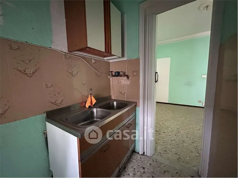 Cuisine - Three-Bedroom Apartment with Balcony in Vercelli