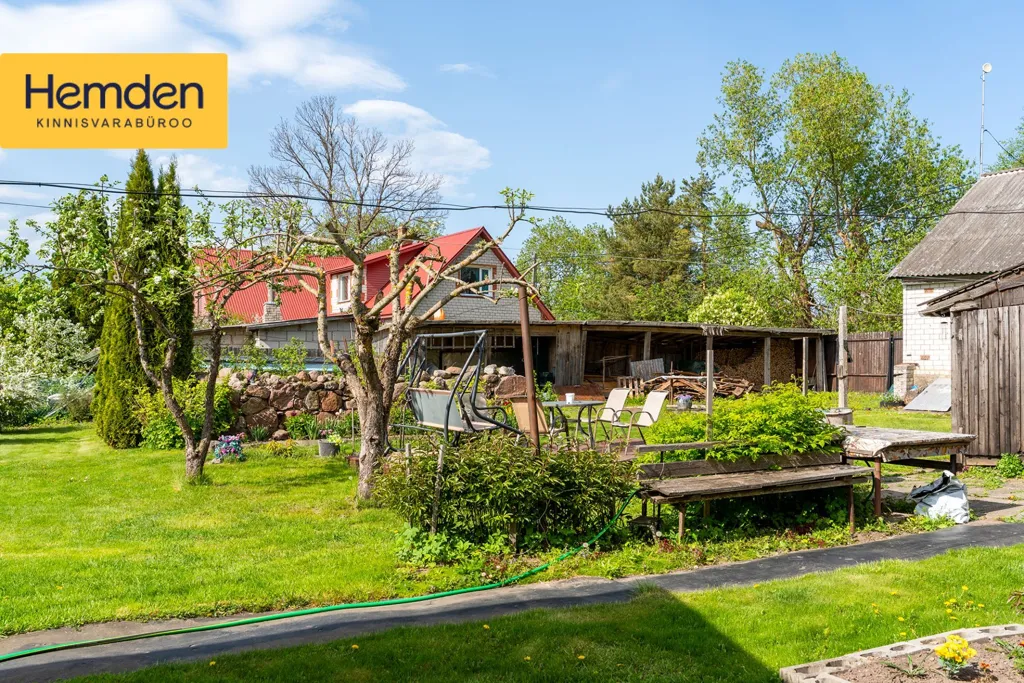 Garden - Renovated House with Lake View in Kasepää