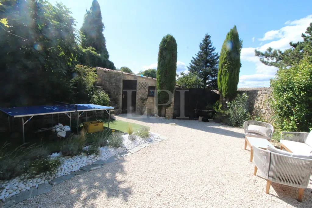 Aed - 18th-Century Mas with Gîtes in Luberon