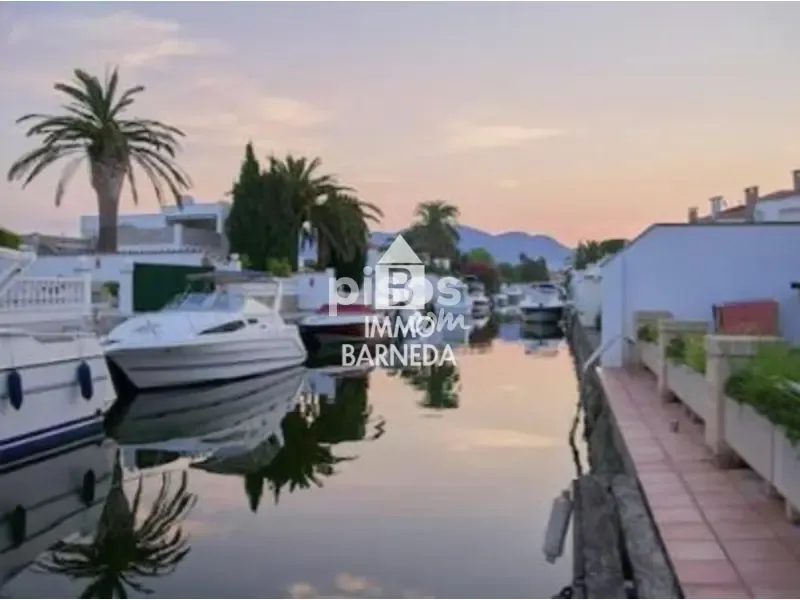 Esterno - Mansion with Pool in Empuriabrava
