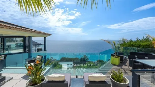 Terrasse - Villa Contemporaine avec Vue Mer à Èze