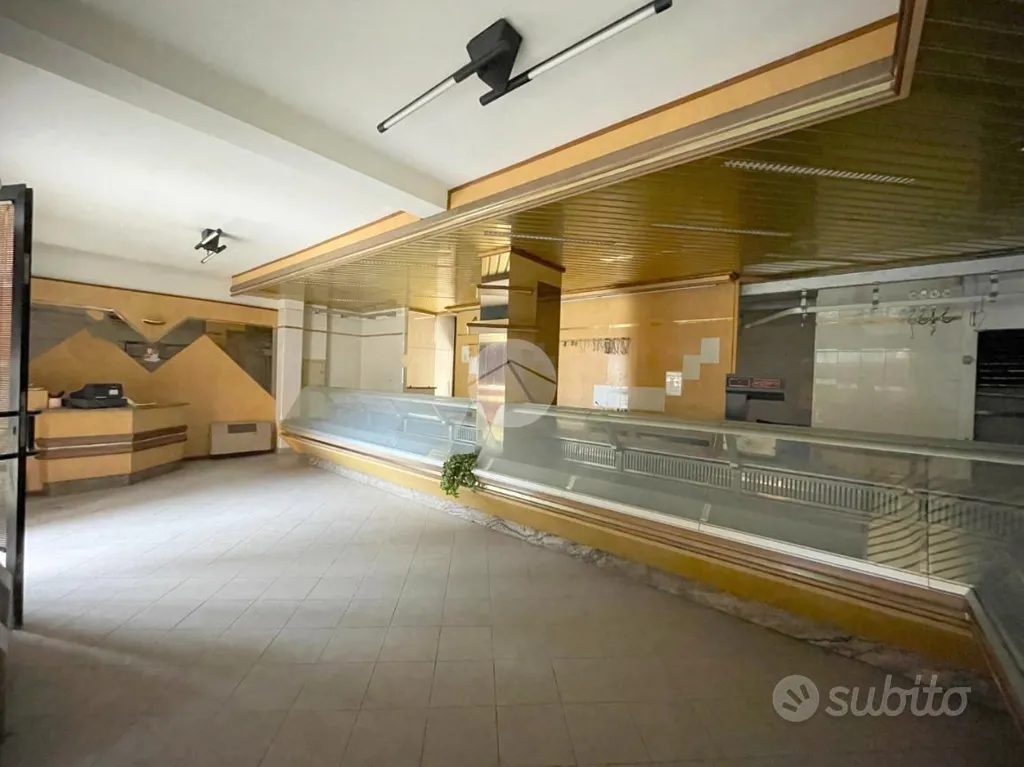 Stanze - Shop with Basement in Roncadelle