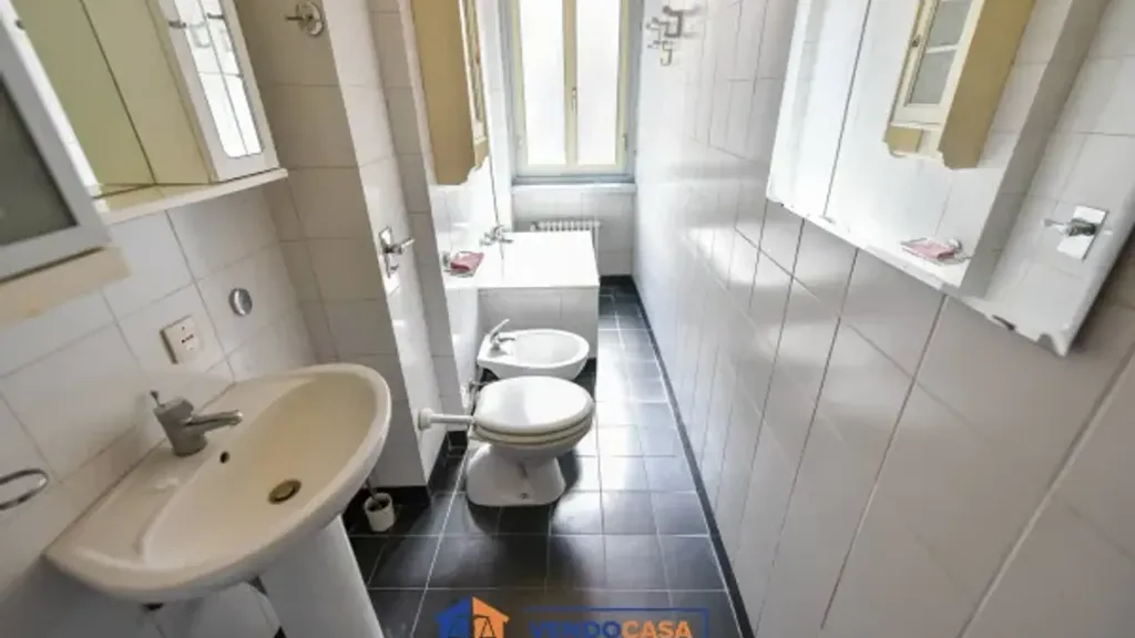 Bathrooms - Twin-Storey Apartment with Balcony in Turin