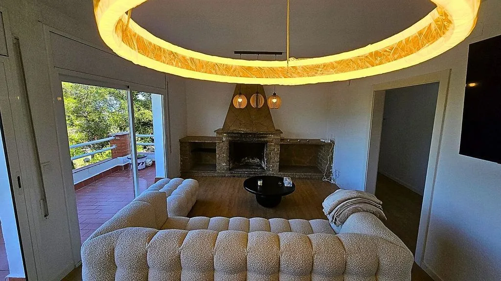 Elutuba - Reformed Chalet with Mountain Views in Torrelles de Foix