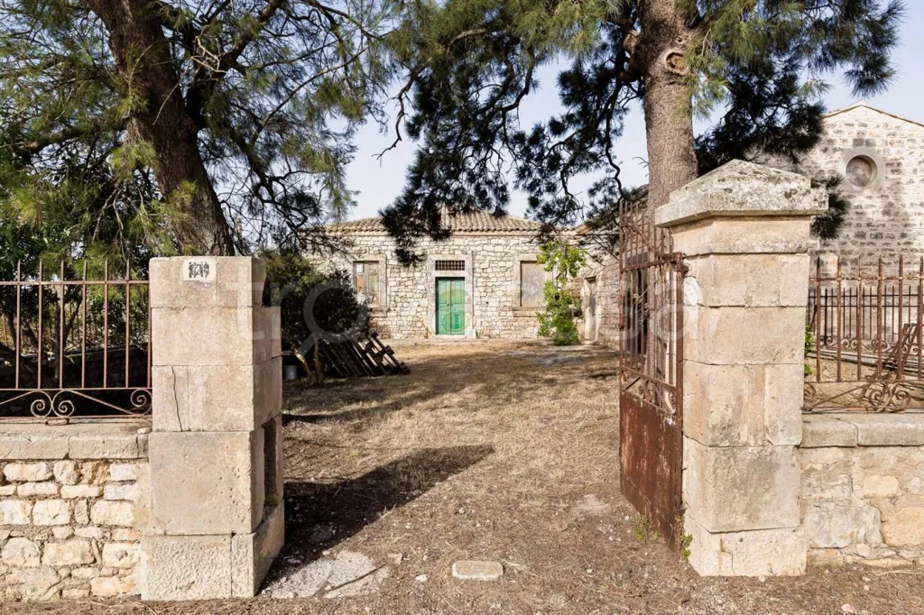 Jardin - Historic Tenement with Pool in Modica