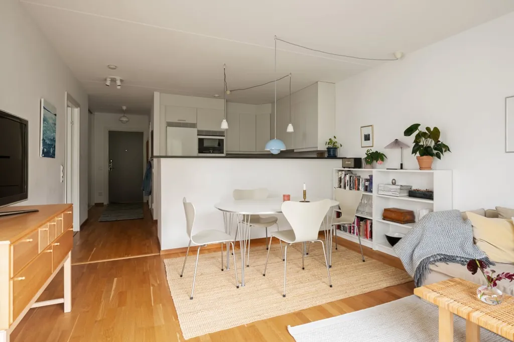 Elutuba - Two-Bedroom Flat with South Balcony in Långbro Park