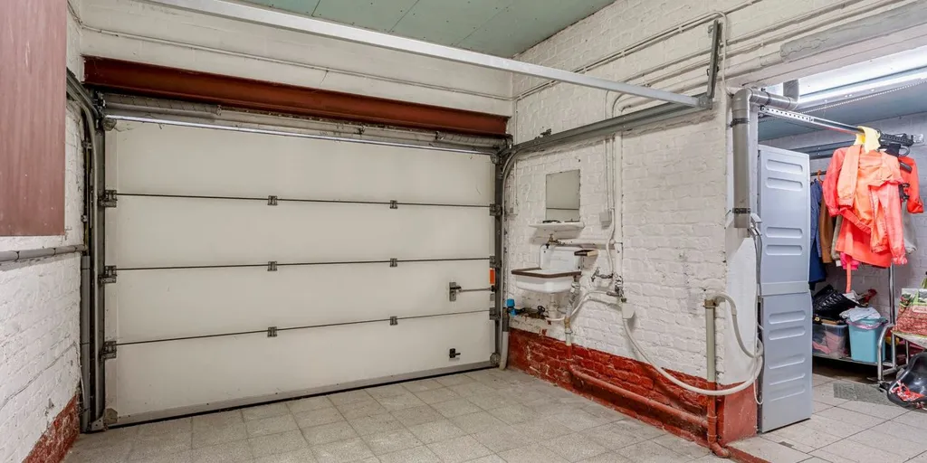 Garage - Spacious House with Garden in Oud-Heverlee