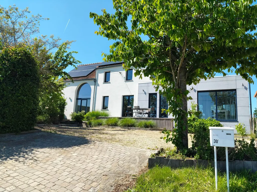 Välivaade - 4-Bed House with Pool & Solar Panels in Chaumont