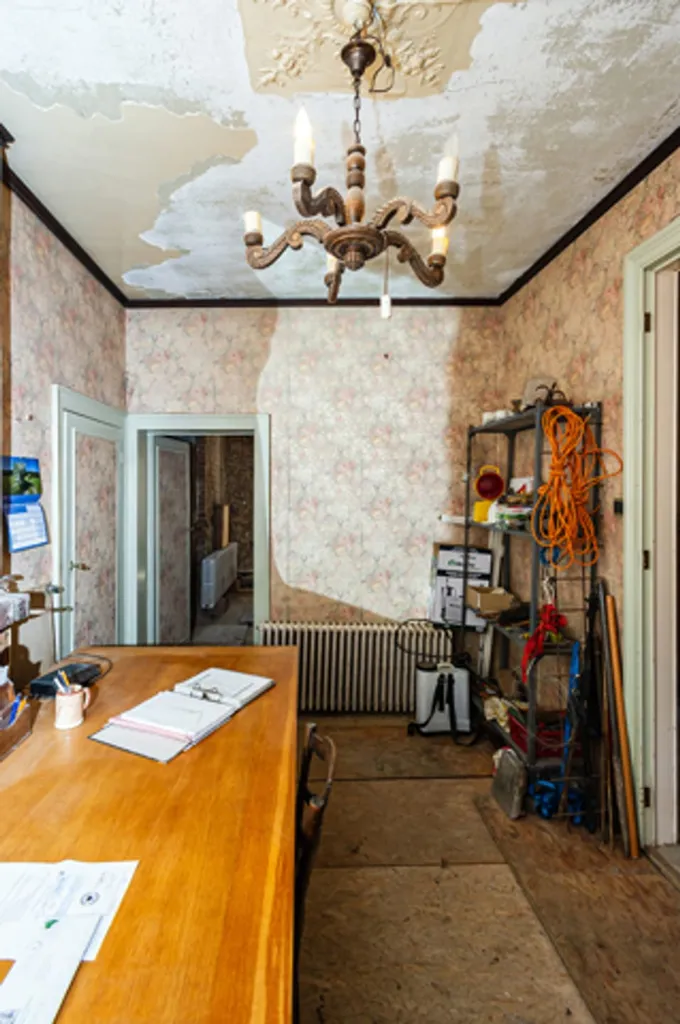Söögituba - House with Renovation Potential in Frameries