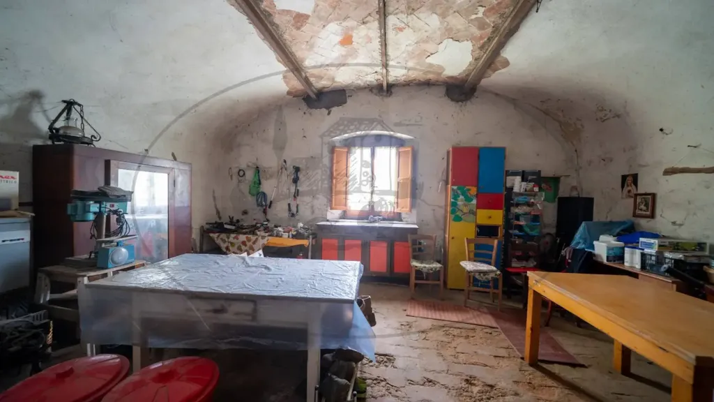 Söögituba - Rustic Farmhouse with Multiple Uses in Figline Valdarno