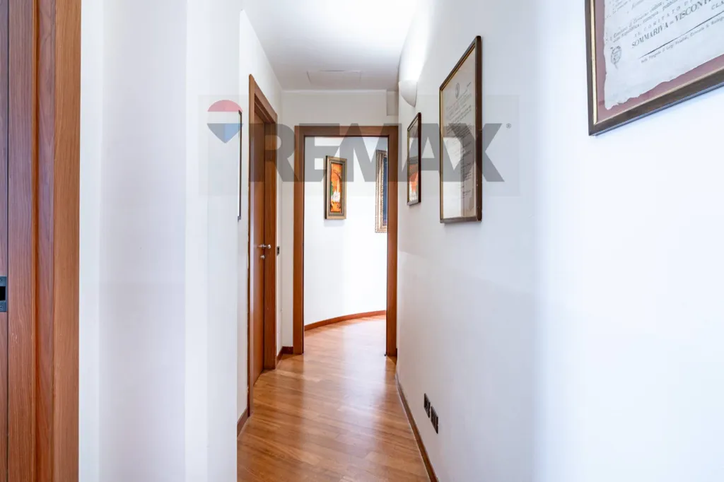 Esik - Liberty Style Apartment with Historic Elevator in Milan