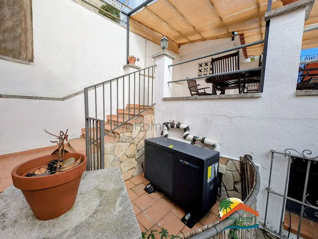 Terrasse - Chalet with Sea and Mountain Views in Lloret Blau