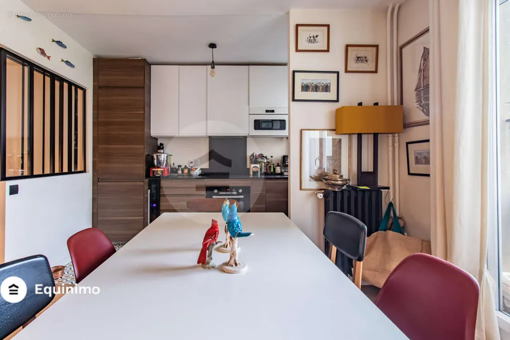 Salle à manger - Appartement Traversant avec Balcon à Paris