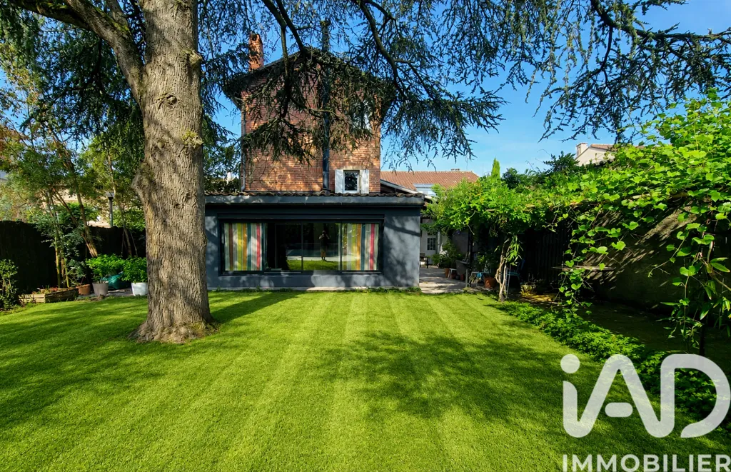 Aed - Charming 10-Bedroom House with Pool in Albi