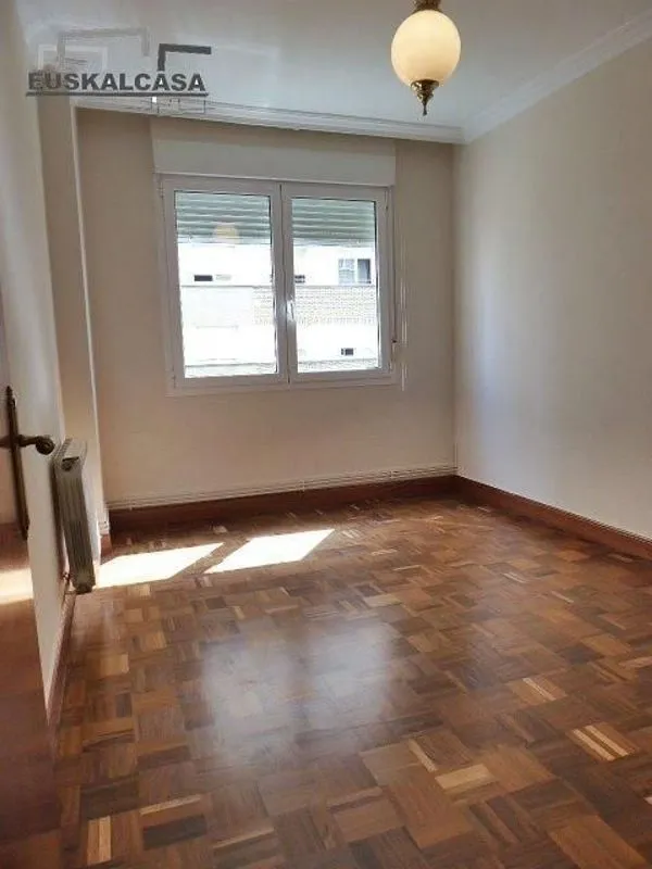 Rooms - Furnished Flat with Terrace in Ametzola