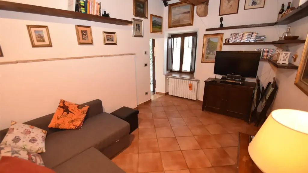 Elutuba - Tuscan-Style Apartment in Historic Centre, Rosignano Marittimo