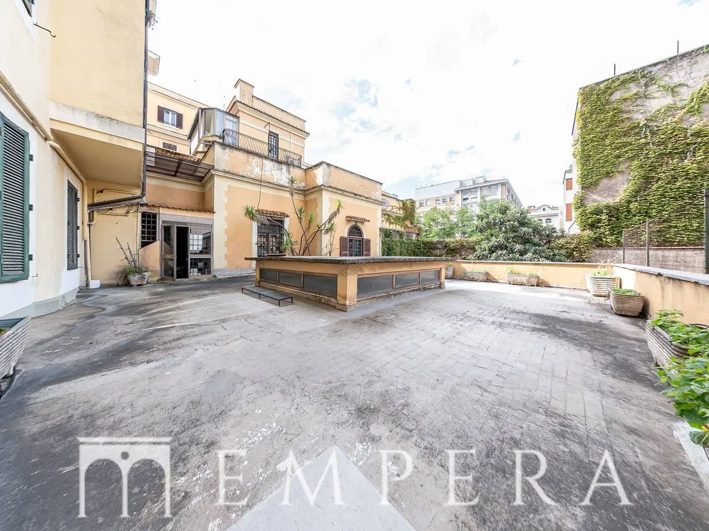 Jardin - Coppedè Style Townhouse in Central Rome