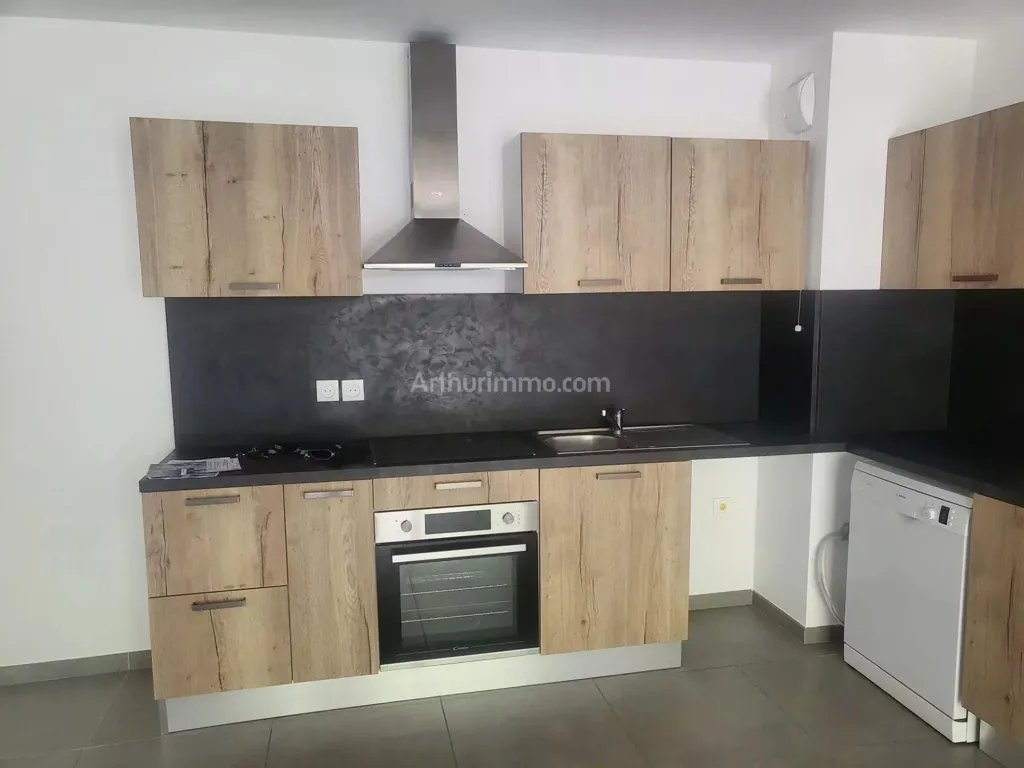 Köök - Apartment with Terrace in Saint-Raphaël