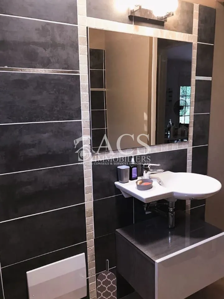 Salles de bain - Appartement Meublé avec Piscine au Quartier Wallon