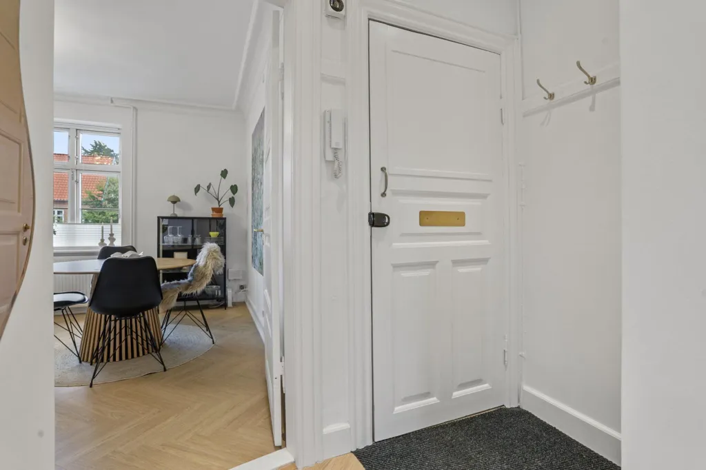 Entrée - Apartment with Brick Facade in Aalborg