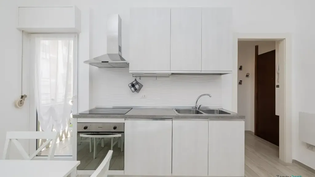 Cuisine - Brightly Laid-out Flat with Balcony in Milan