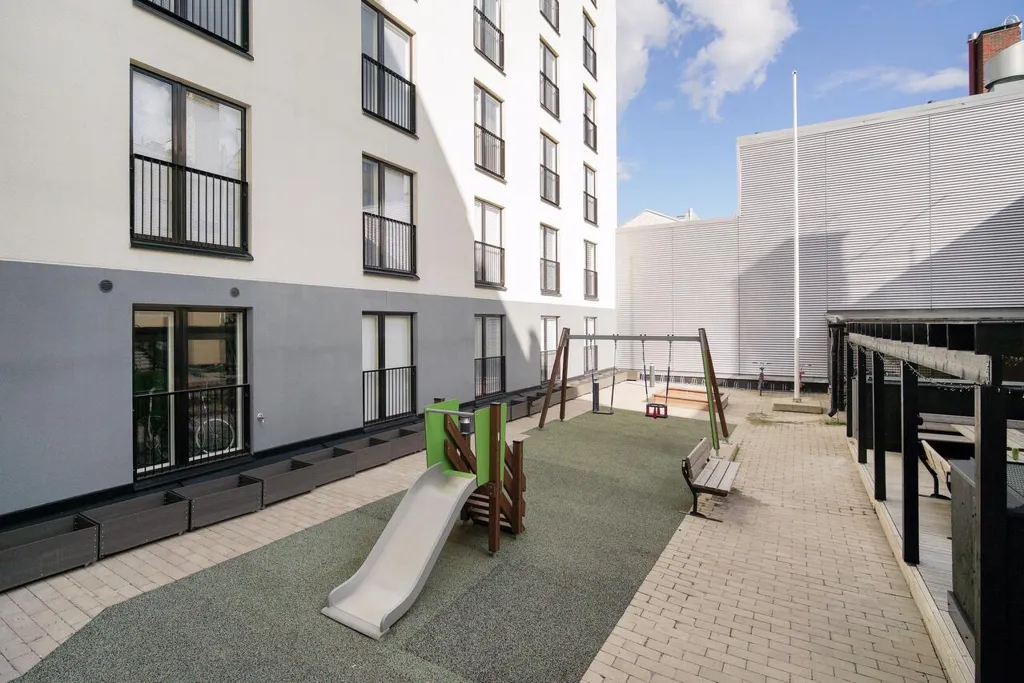 Garden - Compact One-Bedroom Flat with Balcony in Jyväskylä Centre