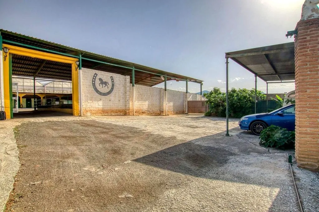 Garaaž - Equestrian Centre with Coastal Proximity in Torre del Mar
