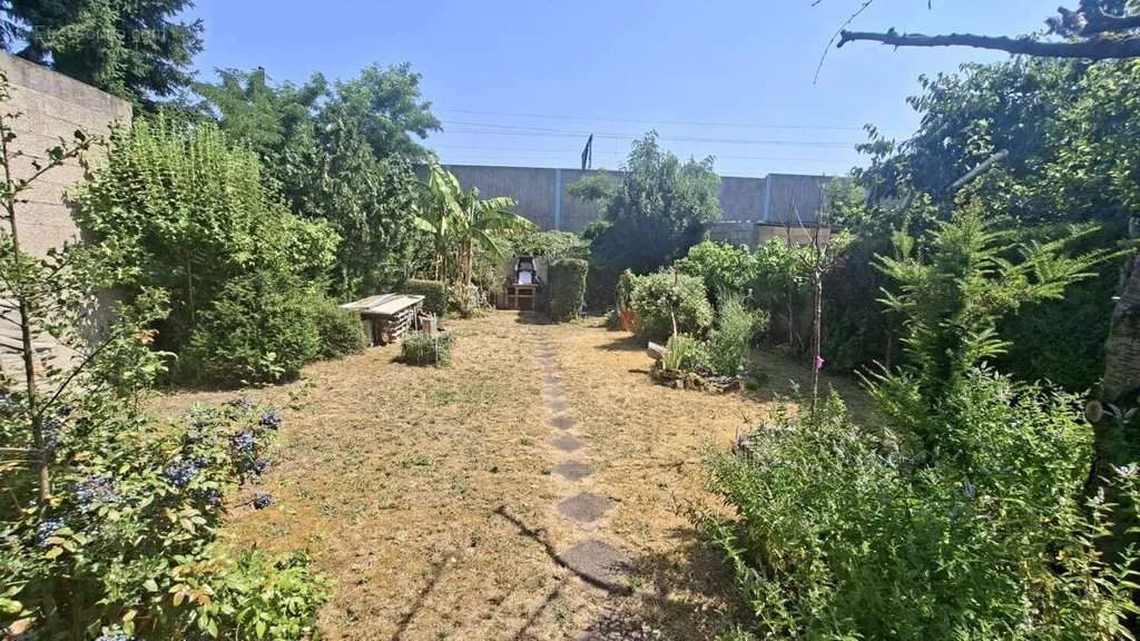 Giardino - Compact House with Garden in Le Bourget