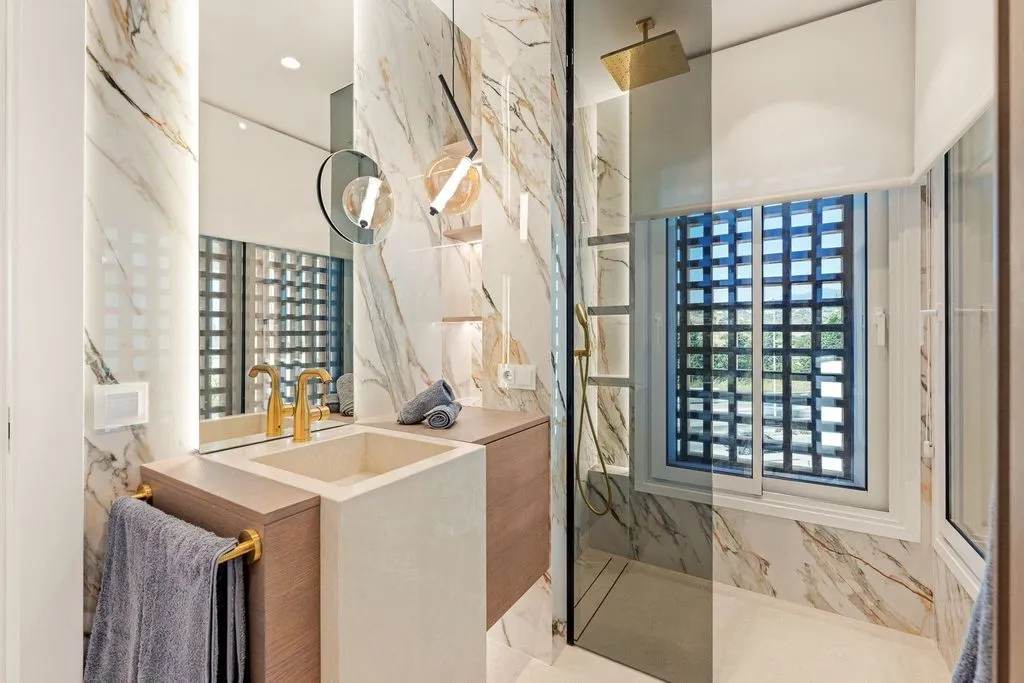 Salles de bain - Beachfront Penthouse with Rooftop Spa in Estepona